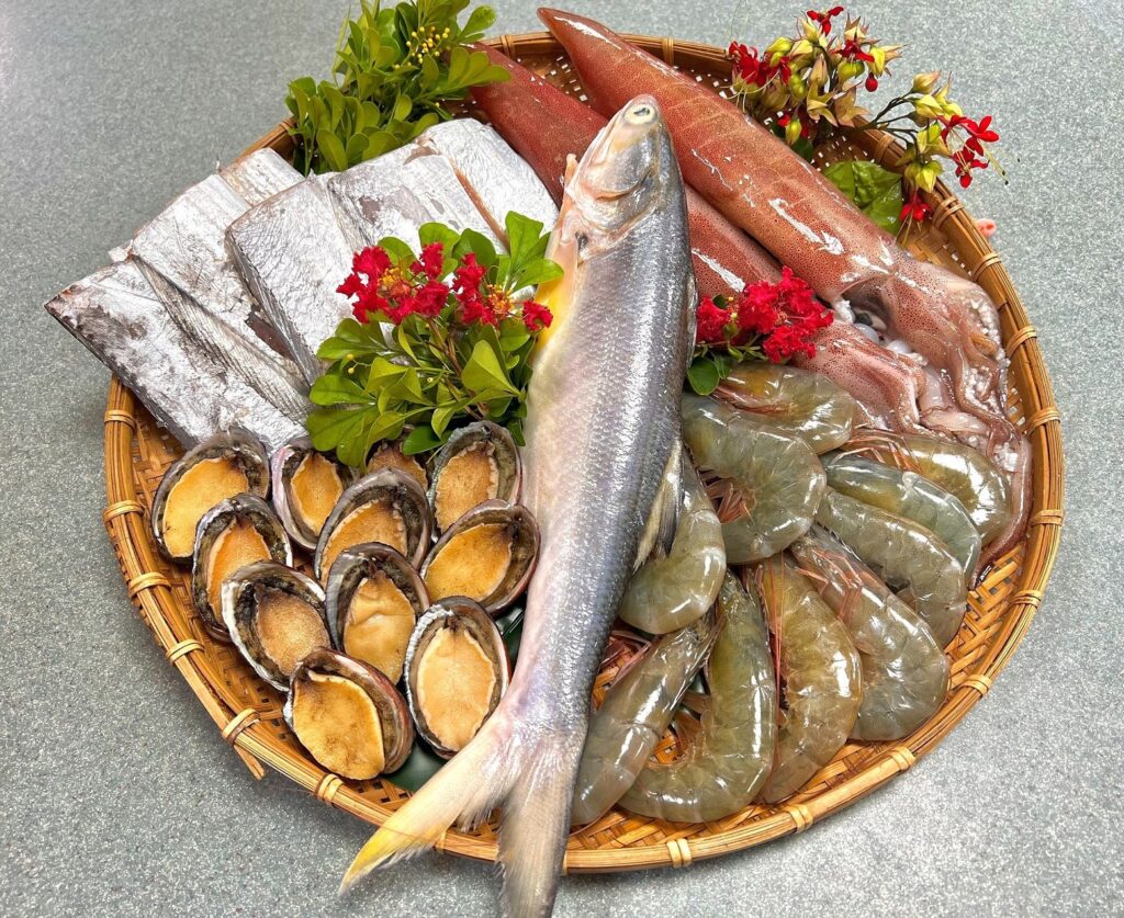 ▲團購貢寮海鮮禮盒，將是中秋拷肉的主力食材。（圖/新北漁業處 提供）