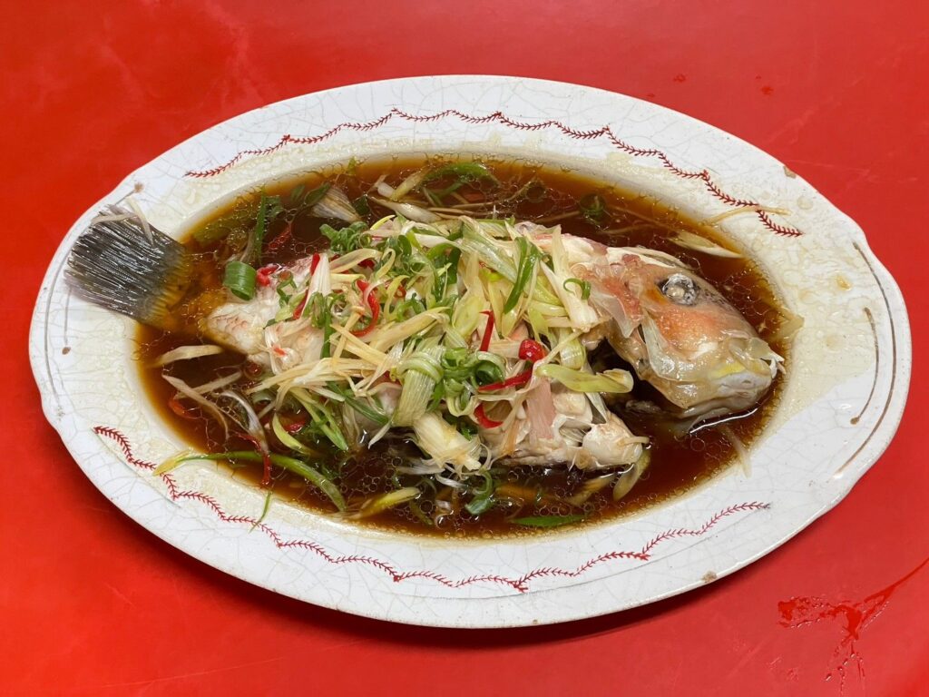 ▲東北角海域的藍豬齒魚，煎煮燒皆美味。（圖/新北漁業處 提供）