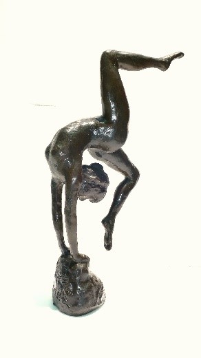 蒲添生《運動系列-四》，1988，銅，28 x 13 x 54 公分。蒲添生雕塑紀念館典藏。圖像由臺北市立美術館提供。