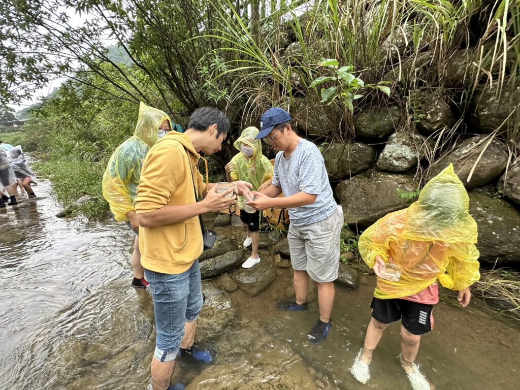 ▲水保生態營活動為學童的戶外教學開啟新的課程吸收新知機會。（圖/新北市農業局 提供）