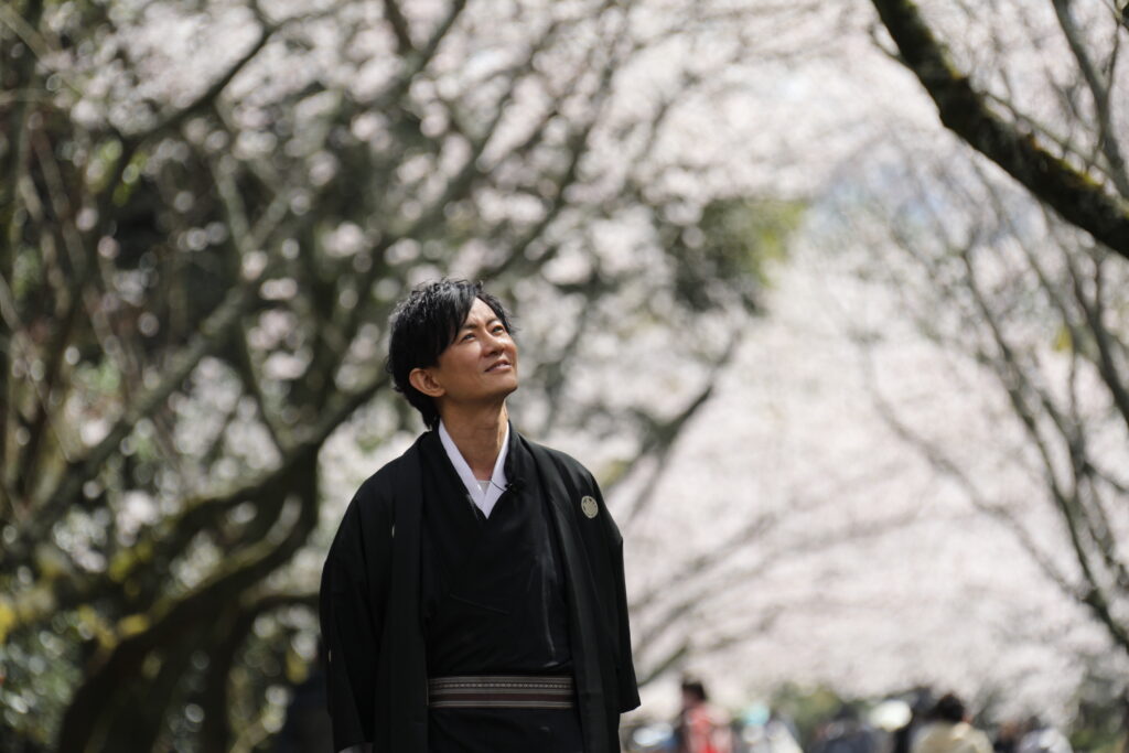 ▲首集單元的「紫雲出山」，在賞櫻絕景之地確實讓觀眾為之讚嘆。（圖/亞洲旅遊台 提供）