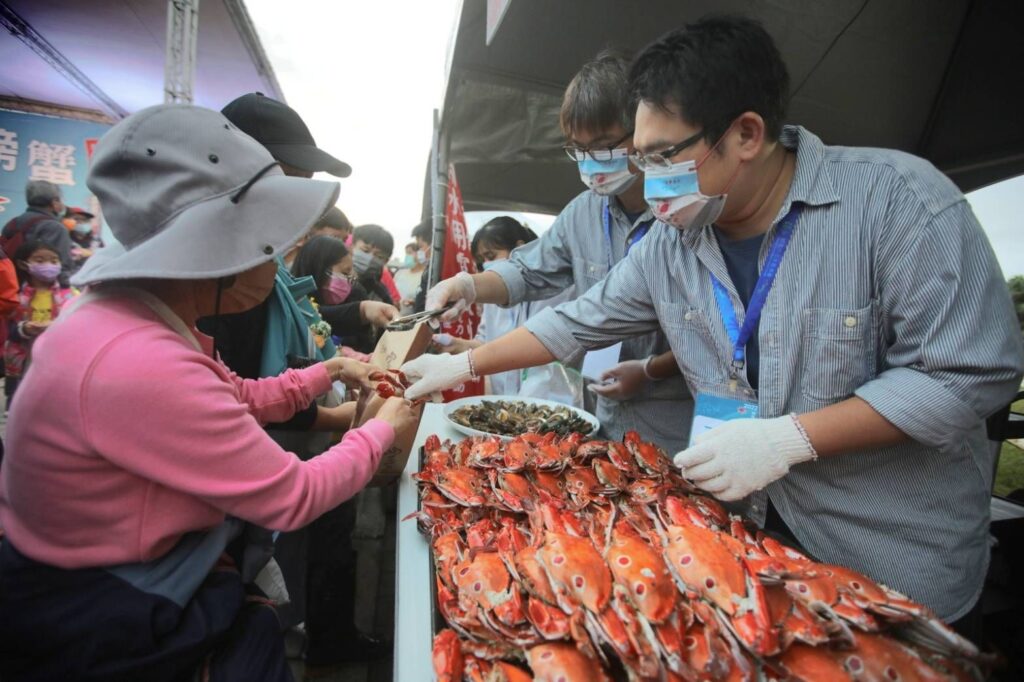 ▲淡水魚市販售新鮮漁產受到民眾歡迎。（圖/新北漁業處 提供）