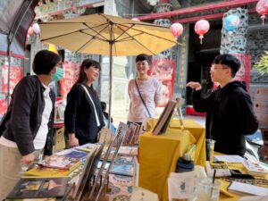 ▲文化部次長李靜慧在嘉義場創新書市表達對獨立書店的重視與支持。