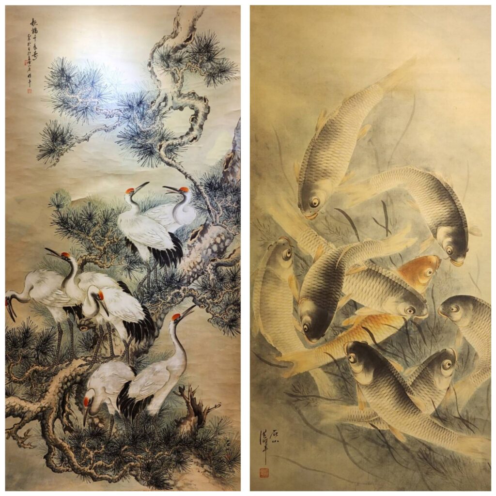 ▲洪曜平老師所繪松鶴圖(左),卓然美姿,讓人深感真情自在。魚畫則給人栩栩如生的質感,畫工根基扎實,讓人敬佩不已。(記者 詹佳綺/攝)