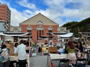 ▲竹美館前廣場活動吸引民眾熱情參與。