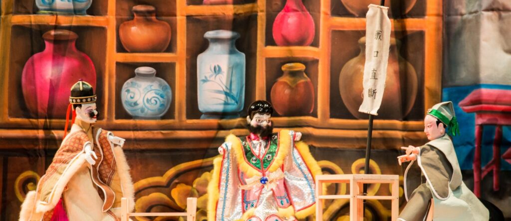台中木偶劇團2021年《風水神相賴布衣》劇照。（圖/台中木偶劇團提供）