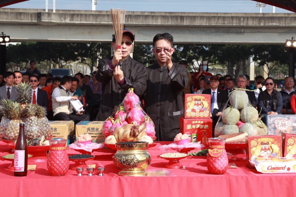 ▲主燈安座儀式遵循古裡隆重進行。（圖/觀光署 提供）