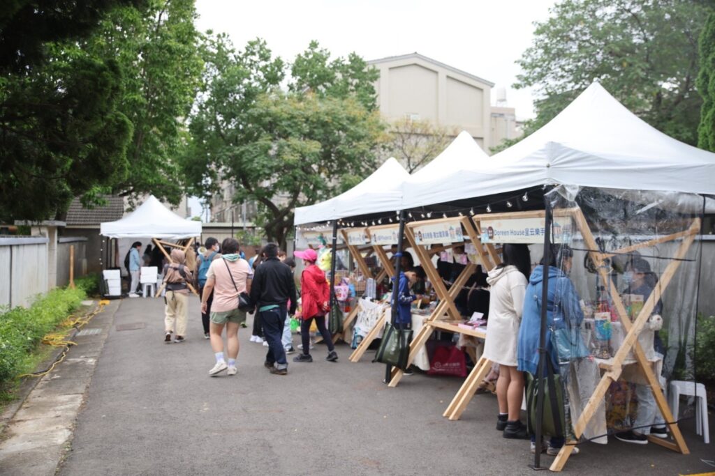 馬祖新村市集吸引民眾參觀。（圖/文化局提供）