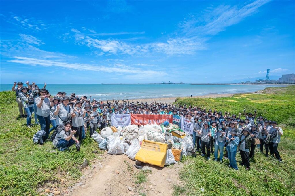 ▲2023 台灣高鐵員工響應「集拾行垃」淨灘活動。（圖/台灣高鐵 提供）