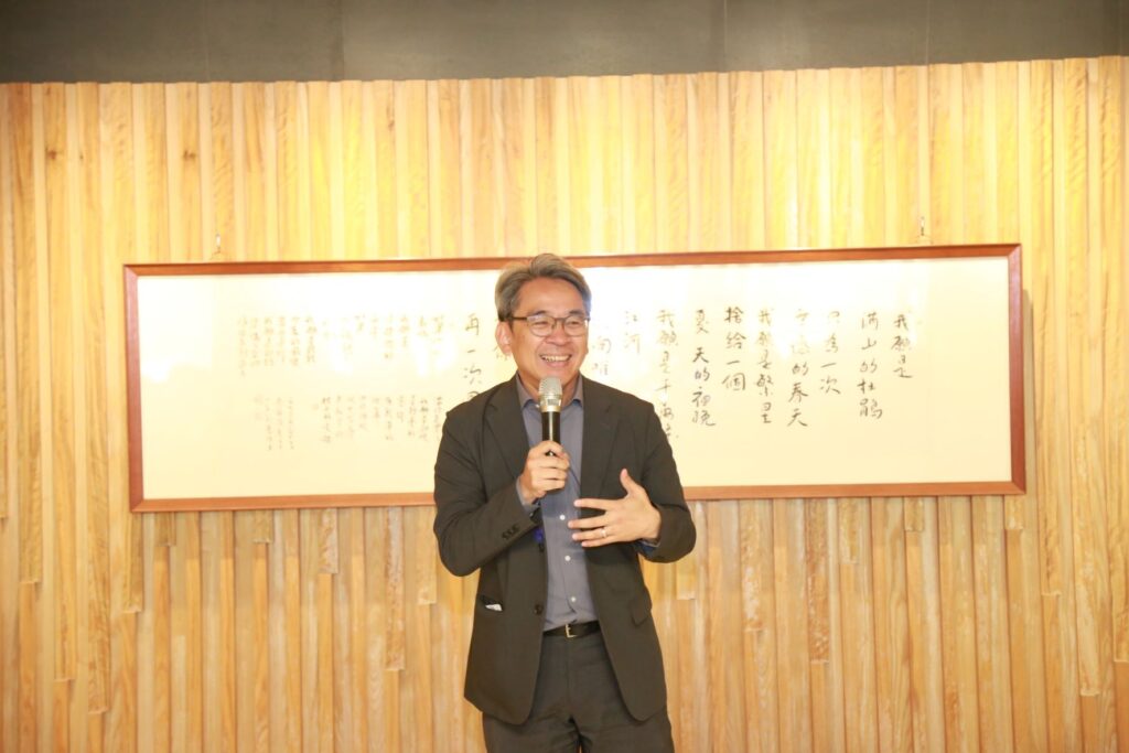 臺南市政府文化局長謝仕淵以臺南400年，連結蔣勳文青時代的情懷。（圖/文化局提供）