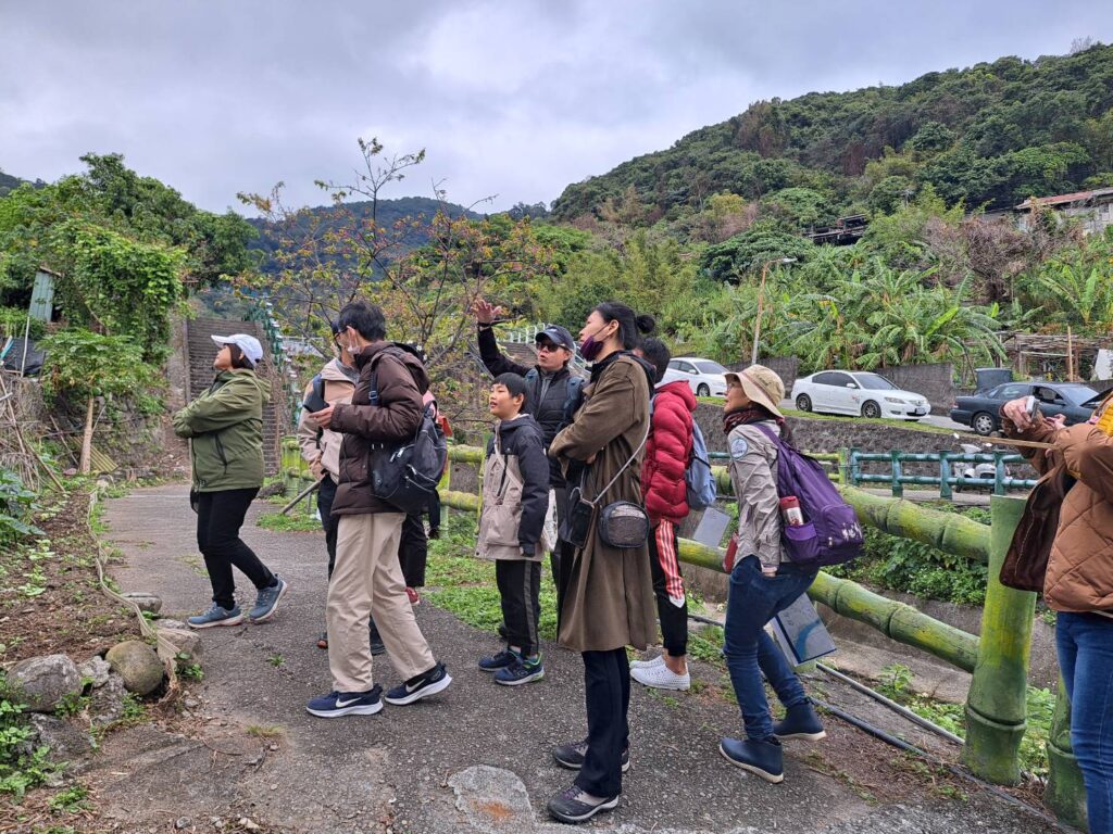 楊燁老師介紹北投的人文歷史。（圖/臺北市政府公園處提供）