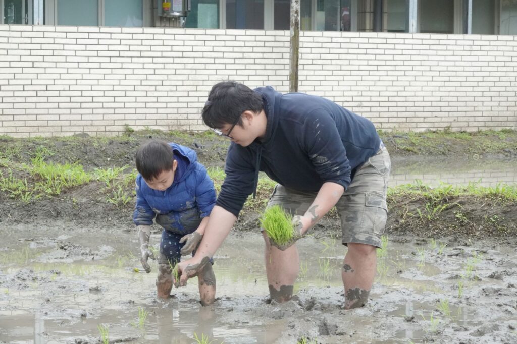 ▲雙溪師生春耕祈福樂活動熱烈展開。（圖/新北農業局 提供）