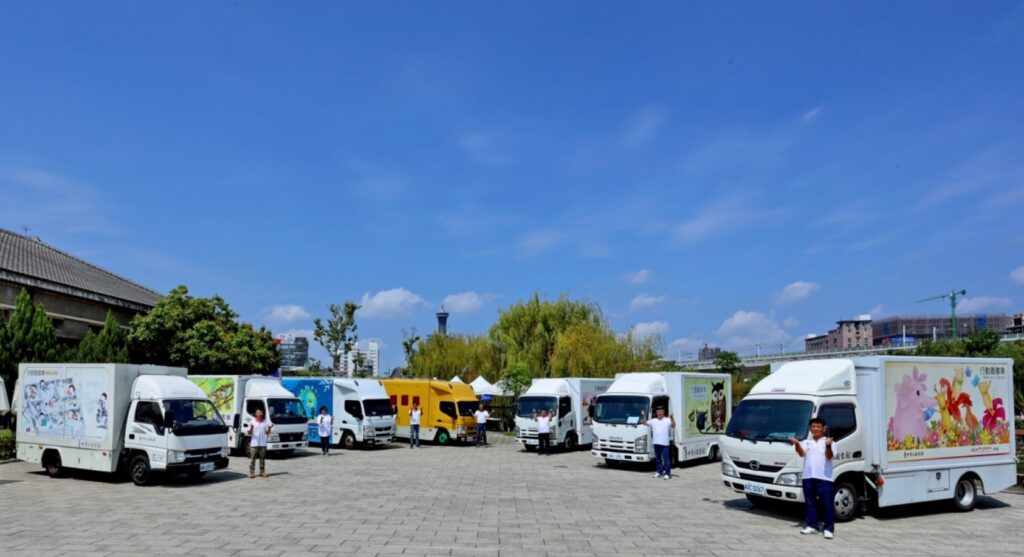 「我和我的閱讀藍圖市集」安排7部行動圖書車大會師。（圖/文化局提供）