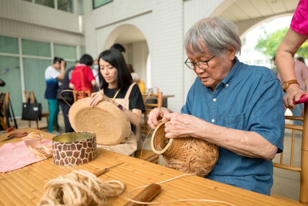 ▲學習工藝創作呈現精湛工藝精神。（圖/工藝中心 提供）