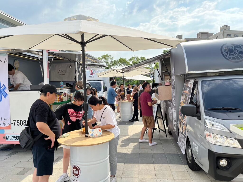 中原文創園區假日餐車市集。（圖/文化局提供）