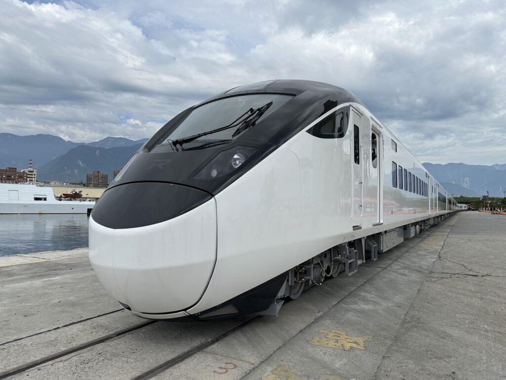 ▲臺鐵EMU3000型列車全數交車。