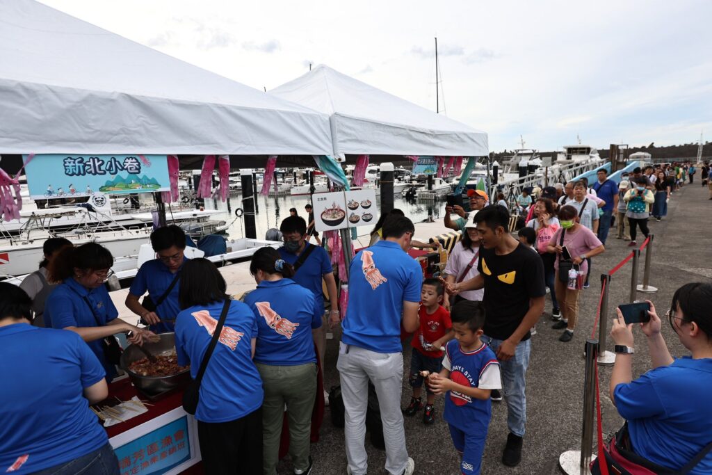 ▲周末登場的深澳漁港小卷市集將讓民眾遊客免費品嚐美食海味。（圖/新北市漁業處 提供）