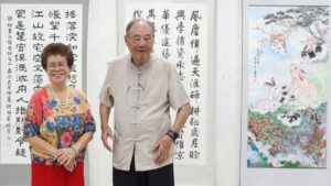 ▲大漢藝文協會會員聯展，創會理事長連勝彥與現任理事長呂玉環。