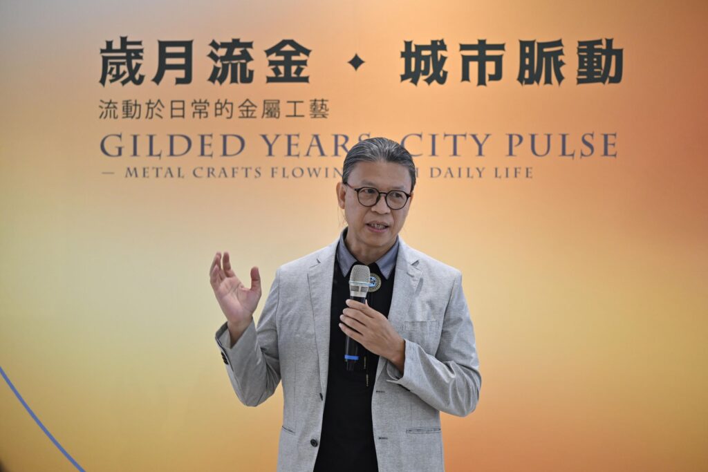 ▲工藝中心主任陳殿禮致詞時強調工藝是傳統與創新溝通的橋樑，工藝走入生活讓生命更加充滿喜樂。（記者 辛澎祥/攝）