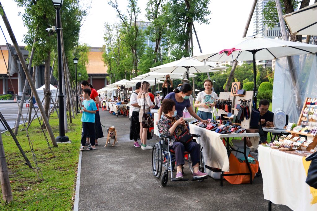 廣場周邊的文創及二手物市集，同時呼應永續發展的關注。（圖/國父紀念館提供）