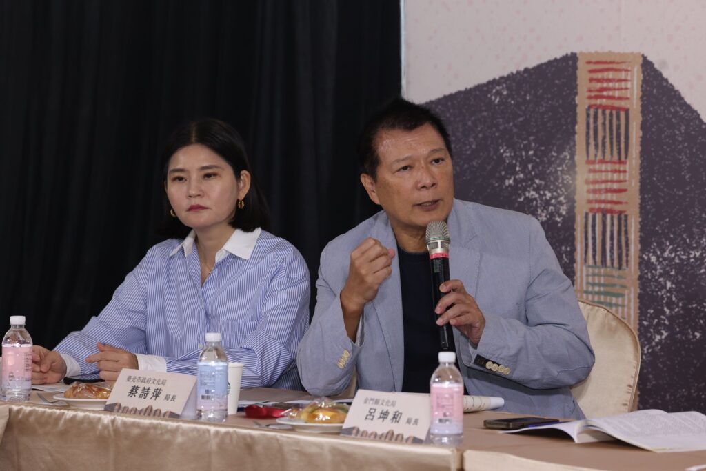 ▲臺北市文化局局長蔡詩萍(右)說明文化基地可在獨立書店之外納入出版機構。(圖/文化部 提供)