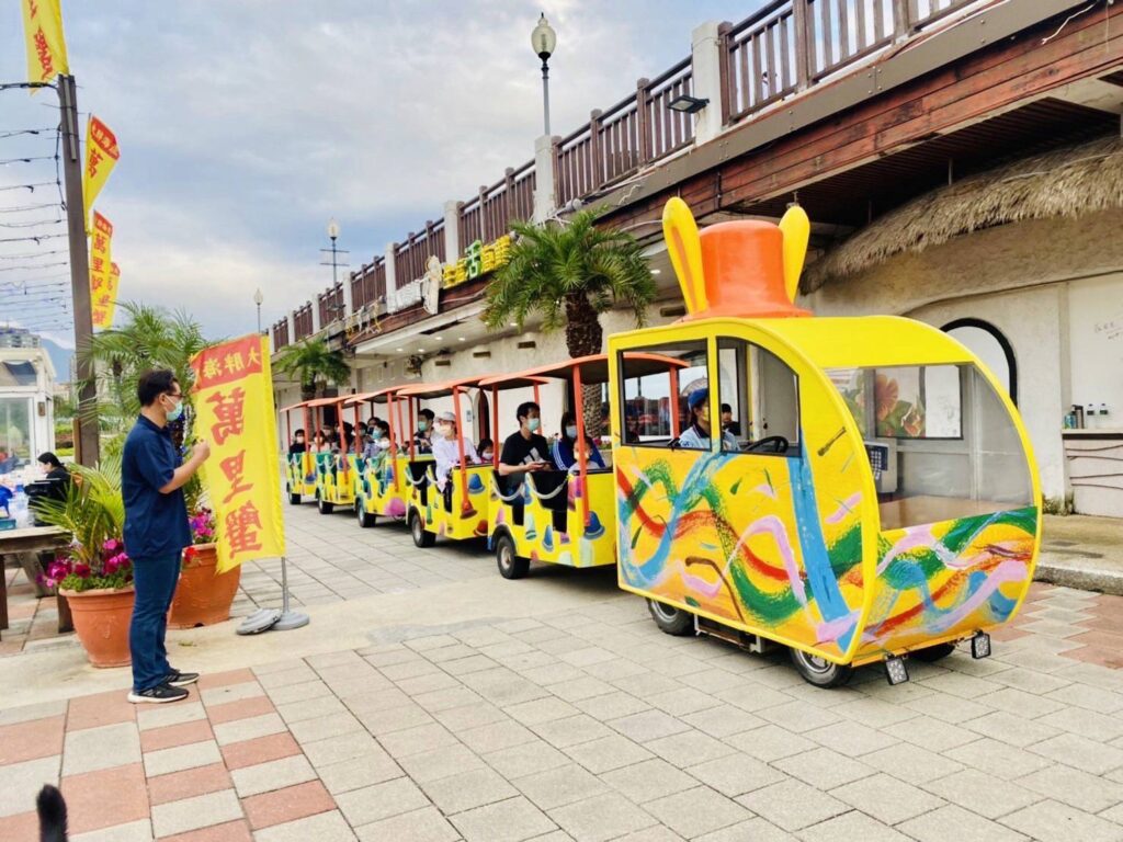 ▲淡水漁人碼頭的遊園車。(圖/新北市漁業處 提供)