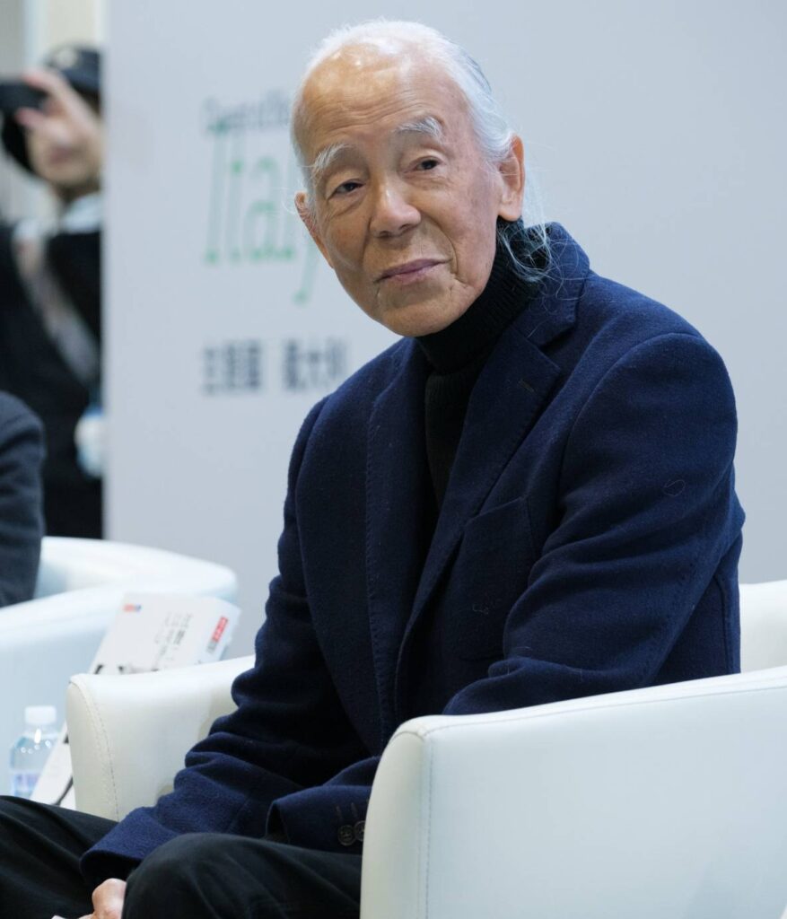 ▲藝術美學家江賢二在新書發表會上,聆聽與回覆讀者的問題。(圖/書展基金會 提供)