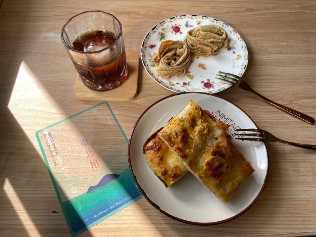 礁膜製作而成的佛卡夏及海味蛋捲,美味十足。(圖/新北市漁業處提供)