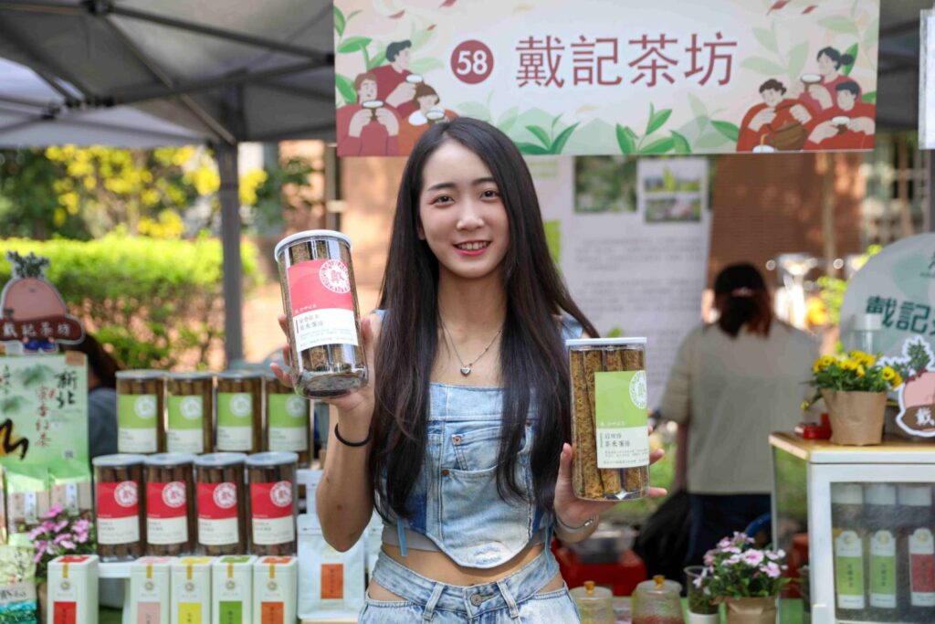 ▲野餐派對會場有好茶暢飲,令人樂開懷。(圖/新北市農業局 提供)