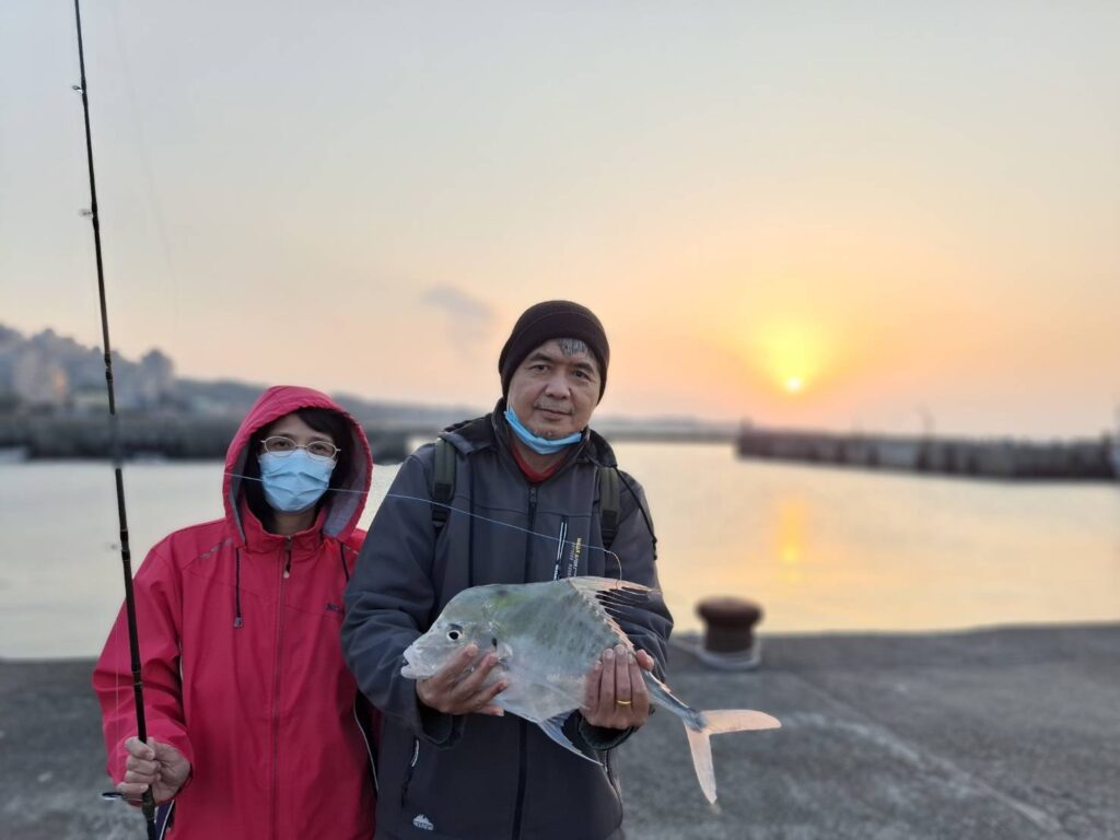 ▲釣客都慕名而來進行海釣。(圖/新北市漁業處 提供)