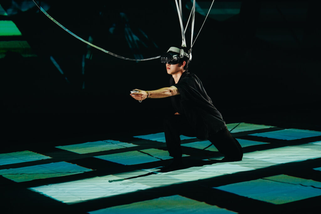 2025 NTT Arts Nova─狠劇場《自由遊戲—XR身體音樂計畫》透過身體束縛與腦內暢想的極致反差，叩問自由真諦。（圖/臺中國家歌劇院提供 攝/林峻永）