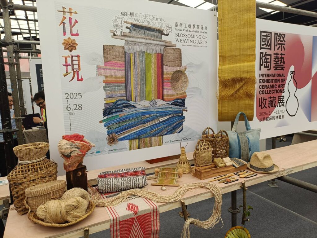 ▲臺灣在地化兼具國際化的工藝品,在這次工藝季中呈現質量兼具的美感。(記者 辛澎祥/攝)