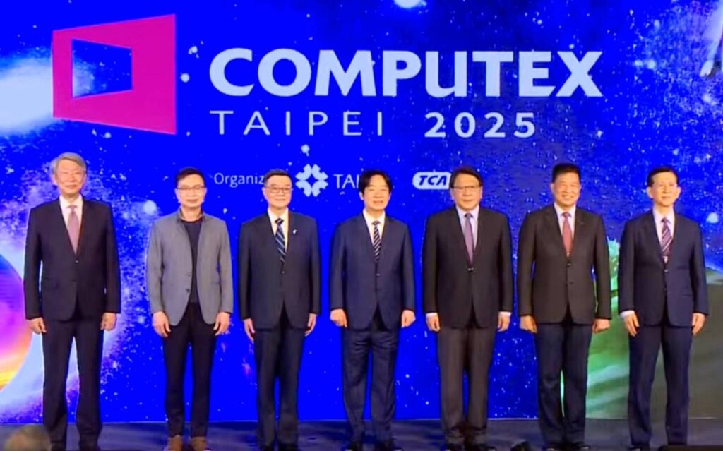 ▲政府代表一行出席台北國際電腦展開幕式,表達對產業界的支持立場。(記者 辛澎祥/攝)