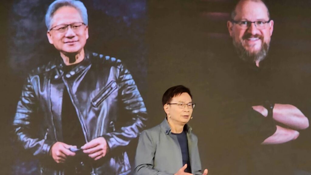▲外貿協會董事長黃志芳說明了今年台北國際電腦展的特色,以及高科技大咖演講的陣容。(記者 辛澎祥/攝)