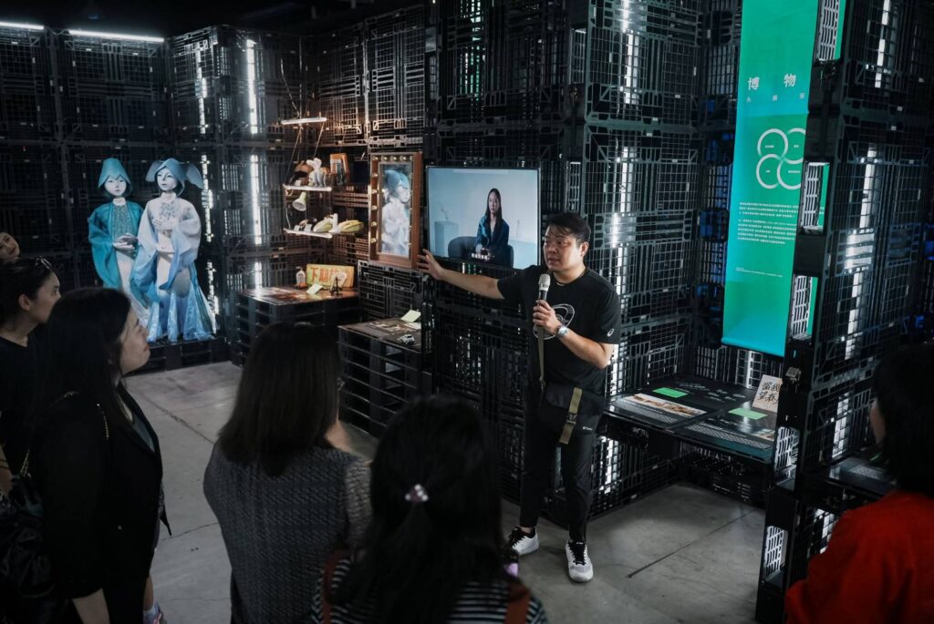 ▲正修科技大學文物修復中心說明展品修復的意義。(圖/文化部 提供)