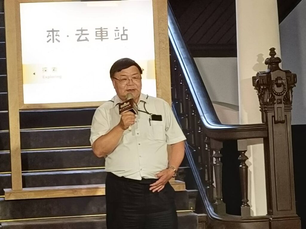 ▲臺鐵公司總工程師陳詩本說明這次特展中臺鐵所扮演的角色,也為鐵道文化展現新面貌。(記者 辛澎祥/攝)