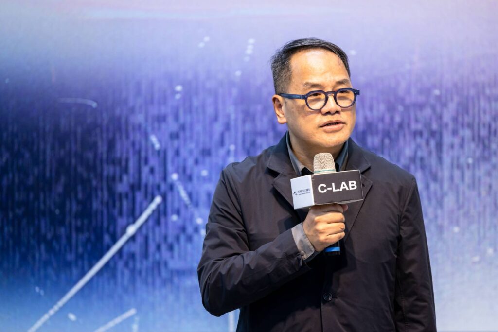 ▲臺灣生活美學基金會董事長彭俊亨致詞時表達對以當代藝術為媒介的活動議題的重視。(圖/文化部 提供)