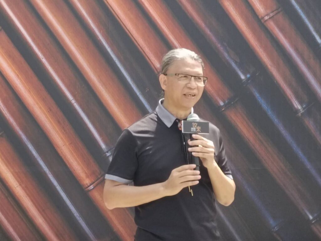 ▲工藝中心主任陳殿禮致詞時表達對臺灣工藝展的高度期待,並籲請全民多來參觀交流,共同提昇臺灣工藝的生活美學宗旨。(記者 辛澎祥/攝)