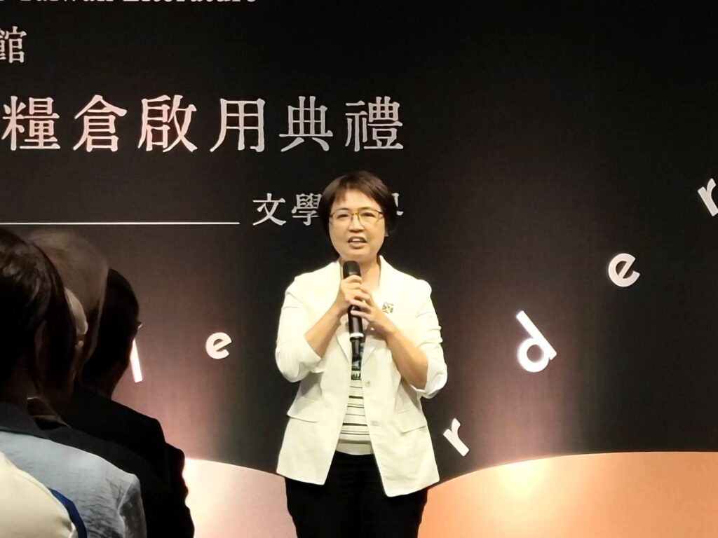 臺文館長陳瑩芳感謝所有為臺灣文學糧倉付出與奉獻的各界人士。(記者 陳安婷/攝)