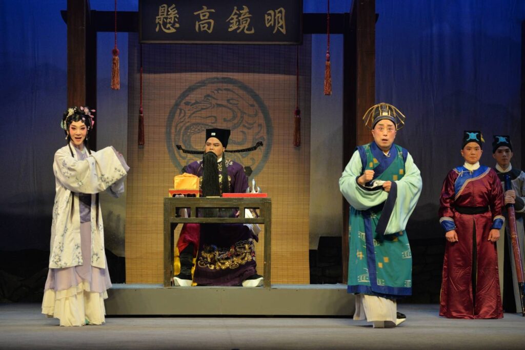 《清輝朗照》孔玥慈飾李清照(左)、李寶春飾張汝舟(右)、李青峰飾綦崇禮。攝影/李銘訓