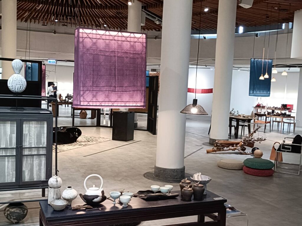▲工藝產品的精進發展,在時空環境下呈現新的格局與視野。(記者 辛澎祥/攝)