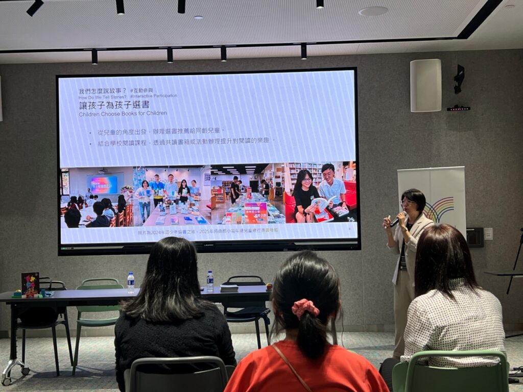 中市圖館長曾惠君在新加坡分享臺中市兒童閱讀推廣經驗。(圖/文化局提供)