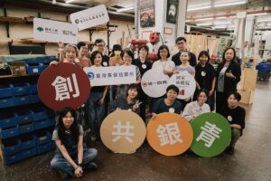 「青銀共創」為兩廳院2025年樂齡計畫三大子計畫之一，計畫以藝術做為共融媒介，回應超高齡社會帶來的代間溝通挑戰。（攝影_鄭達敬）