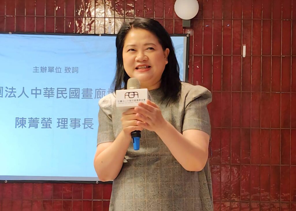 ▲中華民國畫廊協會理事長陳菁螢說明2026年協會的戰略目標與策略推行的設計方案。(記者 辛澎祥/攝)