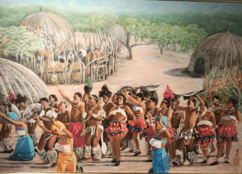 ▲郭香美老師的作品描繪生動，展現出人文生態的強韌生命力。（記者 詹佳綺/攝）