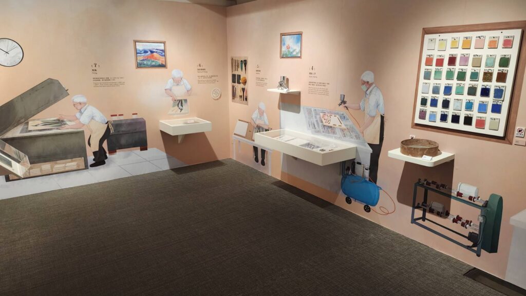 ▲史博館的展場一角也陳列出范振金老師的創作環境與所使用的設施,讓人讚嘆偉大藝術家對藝術生命的專注與堅持。(記者 辛澎祥/攝)