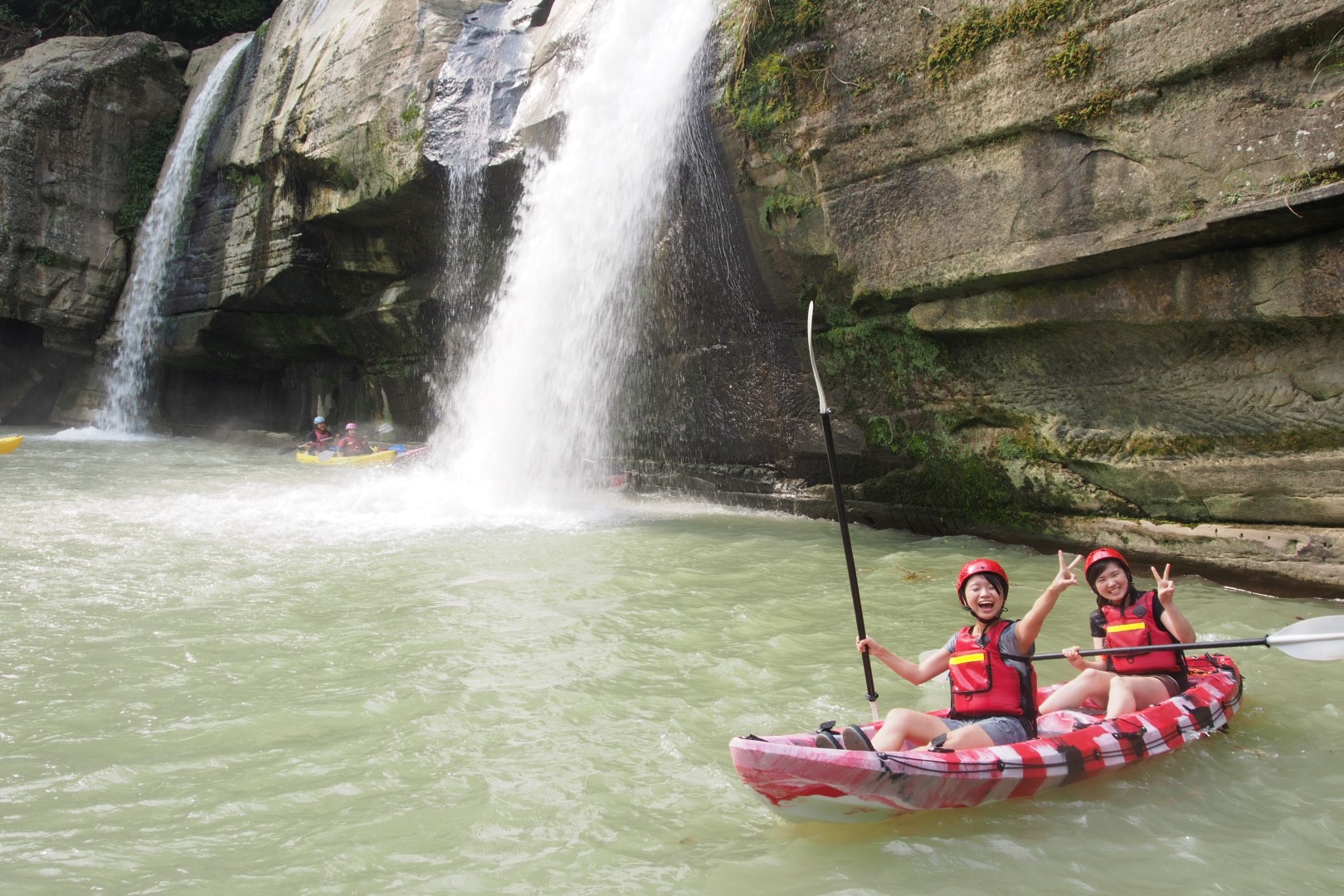 water-kayak-lingjiao-waterfall-4