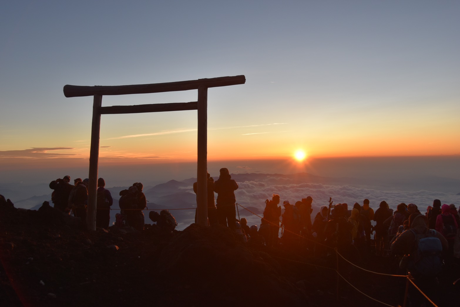 富士山人潮 排隊 朝聖