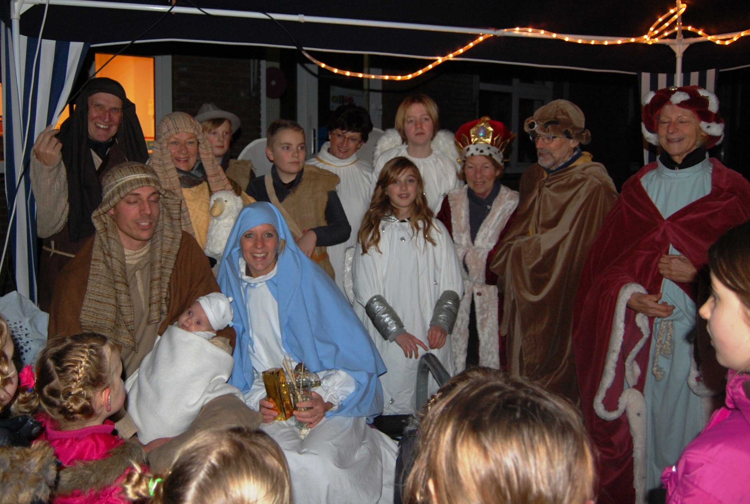 foto kerst persbericht Lichtjesroute Daltonschool Sint Joris groot succes