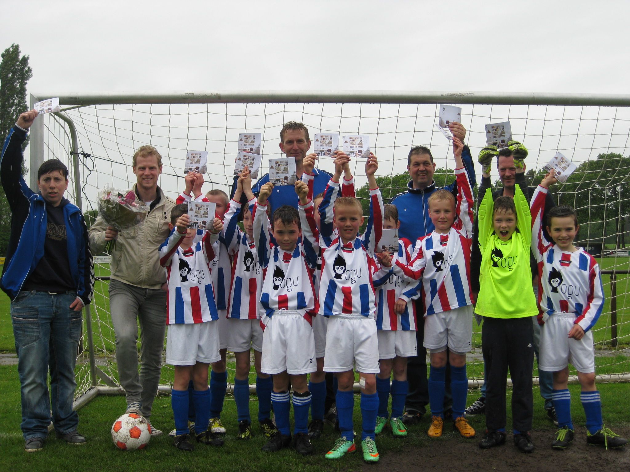 (3) Foto Ogu ™ E(4)-pupillen v.v. D.E.O Nieuwe shirtsponsor voor D.E.O. E4